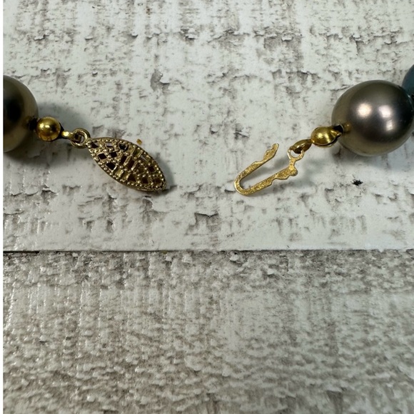 Multicolor Synthetic Knotted Pearls - Picture 6 of 9